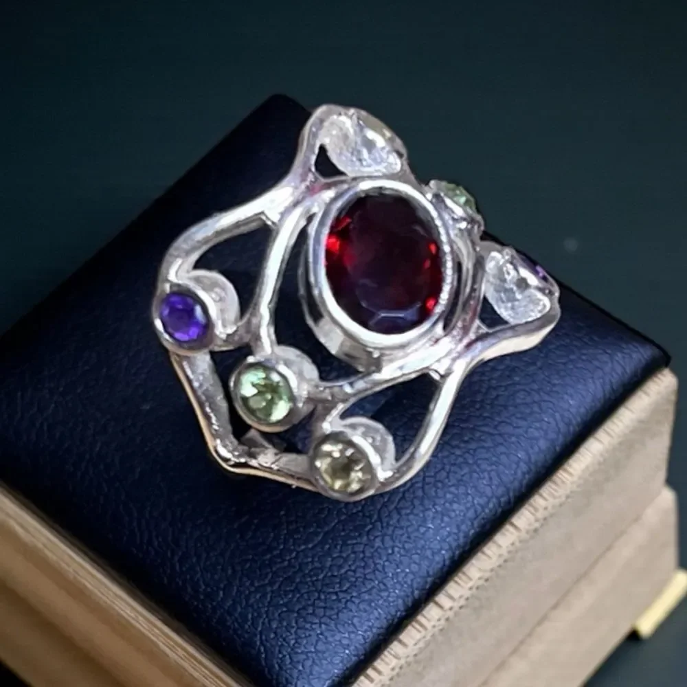 925 Sterling Silver this exquisite